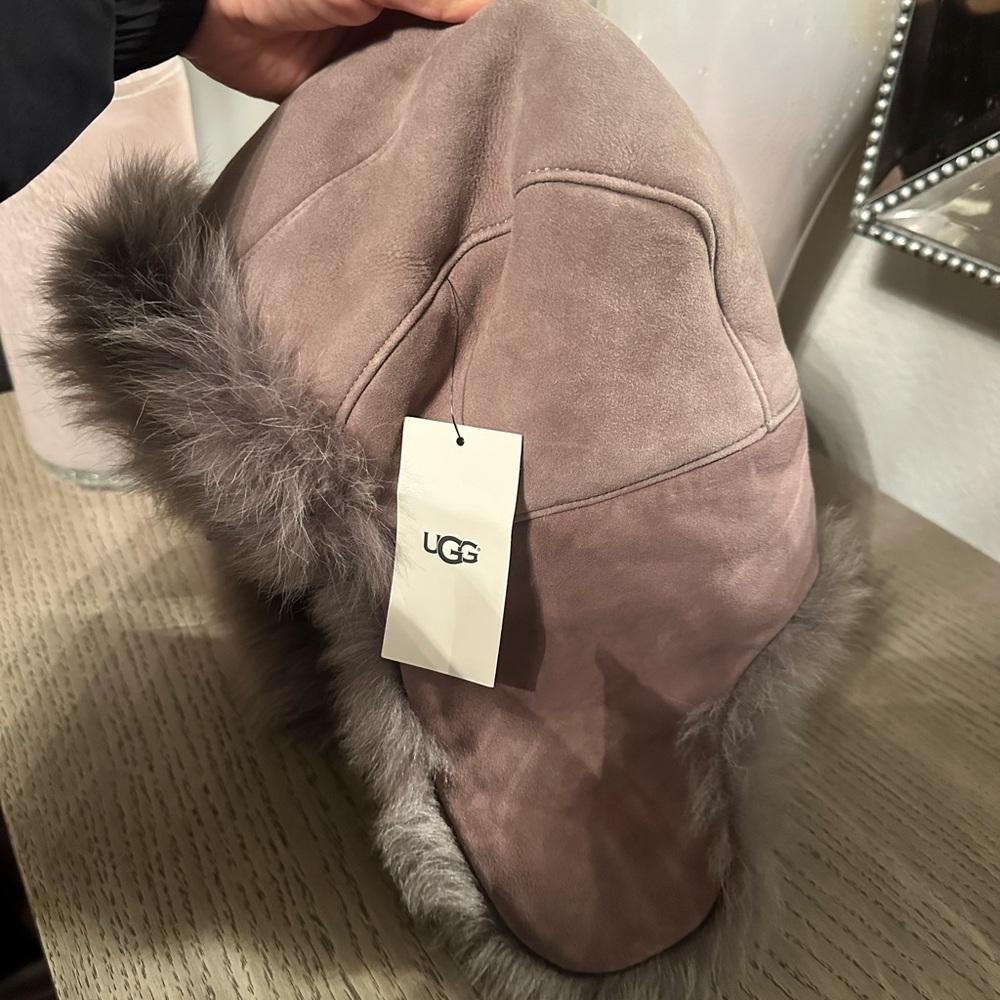 Ugg hat - Picture 2 of 3